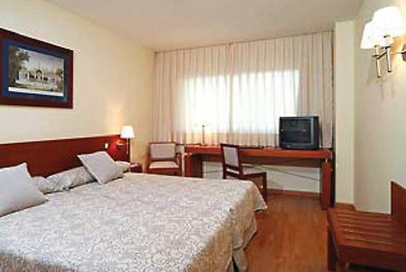 Ramada By Wyndham Valencia Almussafes Hotel Room photo